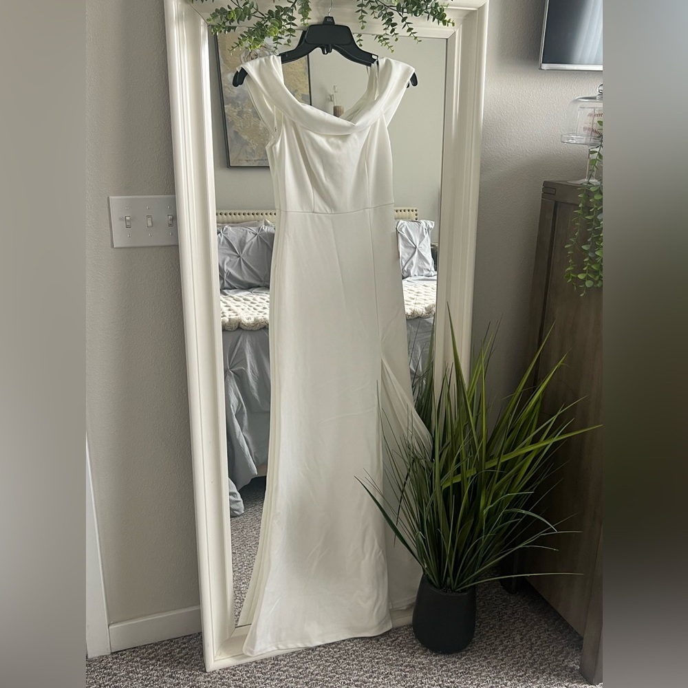 NWT!!! Lulus white off the shoulder fitted gown with front slit SZ XS